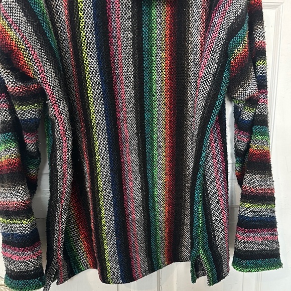 Poncho - Picture 4 of 15